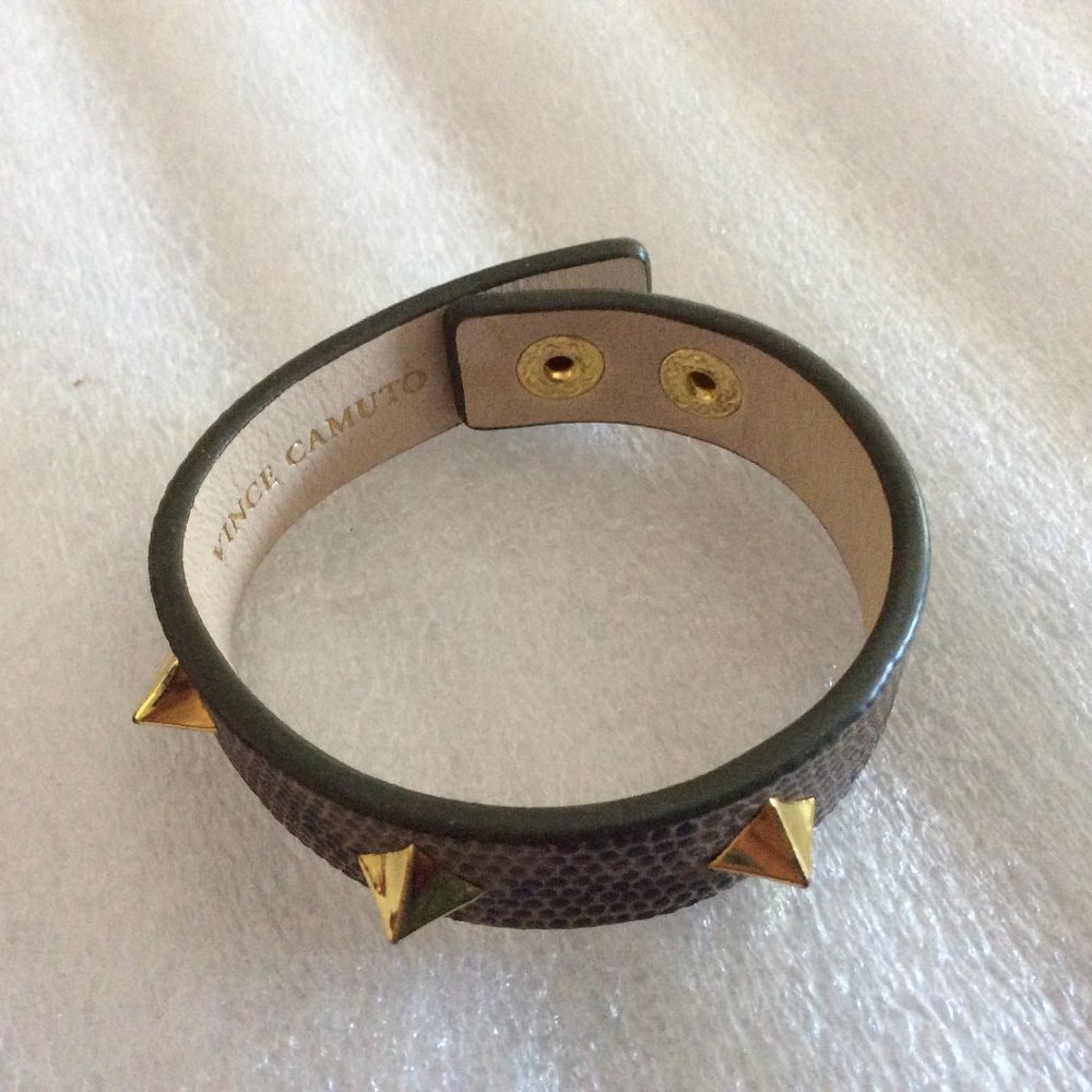 NWOT Vince Camuto Pyramid Stud Leather Bracelet - Picture 2 of 2